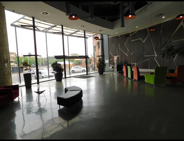 1,000M² OFFICE TO LET IN FERNDALE